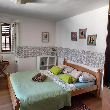 아파트 Fish Market